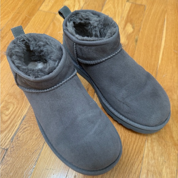 UGG Ultra Mini - Picture 1 of 6